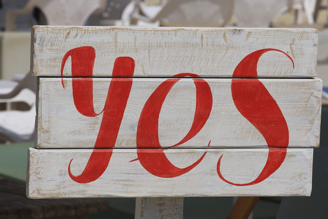 Wooden sign with the word Yes